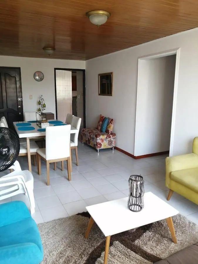 Habitaciones Cerca Al Centro Historico - Room Closer To Downtown Cartagena アパート